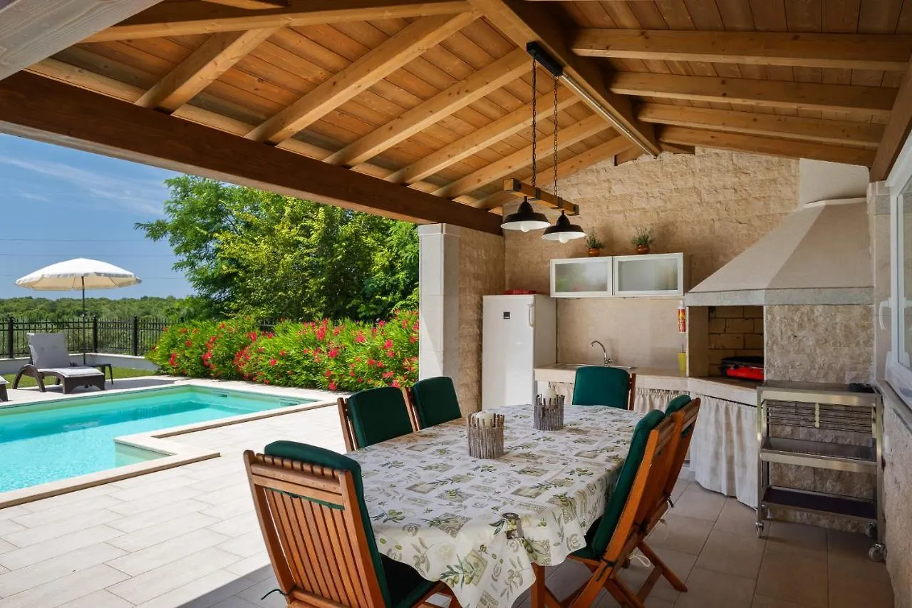 Modern Villa Eva Kastel With Pool Near Buje 0*,  크로아티아